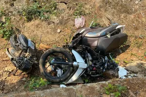 Tàu hỏa va chạm với xe máy, cô giáo trẻ tử vong