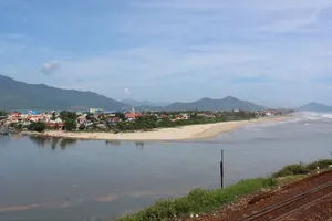 Du khách sắp được trải nghiệm cung đường sắt qua vịnh Lăng Cô bằng đoàn tàu du lịch