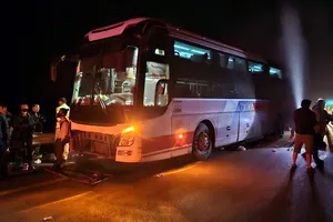 Khởi tố 2 tài xế trong vụ tai nạn khiến vợ chồng tử vong trên cao tốc Cam Lộ - La Sơn