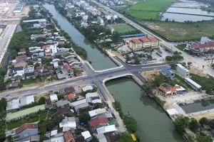 Cây cầu ở Huế khiến người dân chờ đợi đã thông xe sau nhiều năm dang dở