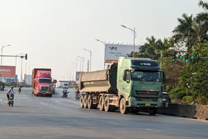 Huế và Quảng Trị lên tiếng về việc cấm xe tải, xe khách trên cao tốc Cam Lộ - La Sơn