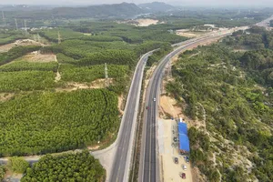 Nghiên cứu việc phân luồng xe trên cao tốc Cam Lộ - La Sơn