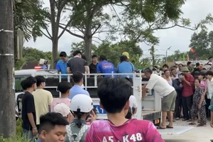 Ngồi hút thuốc trên thành cầu Mơ Ước, không may rơi xuống sông tử vong