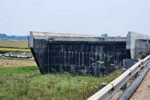 Dự án mở rộng Quốc lộ 9 ra sao sau hơn 1 năm bị cắt vốn?