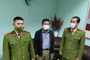 Vừa được miễn hình phạt tù, cựu Giám đốc CDC Thừa Thiên Huế lại bị bắt tạm giam