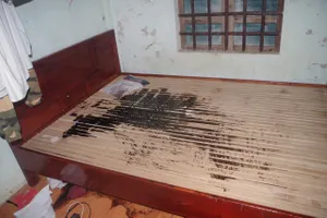 Tạt axit vào chồng đang ngủ khiến nạn nhân tử vong