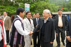 2 món quà đặc biệt Tổng Bí thư Nguyễn Phú Trọng tặng đồng bào A Lưới