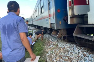 Một toa của tàu SE2 trật bánh ở Thừa Thiên Huế