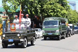 Trao bằng Tổ quốc ghi công cho thân nhân liệt sĩ Trần Duy Hùng ở Thừa Thiên Huế