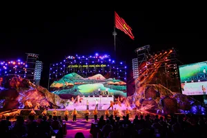 Chương trình nghệ thuật chính luận đặc biệt bên cầu Hiền Lương