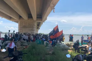 Bỏ lại xe máy trên cầu, cô gái trẻ nhảy sông Thạch Hãn tự tử