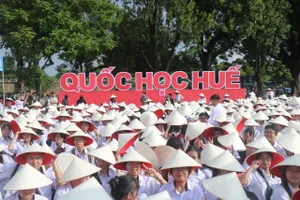 Hàng nghìn người ở điểm cầu Huế 'tiếp lửa' cho thí sinh Đường lên đỉnh Olympia 2024