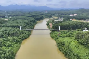 Cầu treo 23 năm tuổi được xây mới sau vụ xe chở rác rơi xuống sông