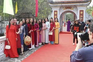 Người dân đến đền Huyền Trân công chúa tri ân người mở cõi