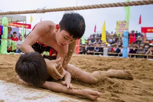 Xem nam thanh, nữ tú xứ Huế so tài trên sới vật đầu năm