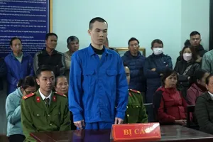 Rút dao đâm chết người sau khi bị vượt xe suýt ngã