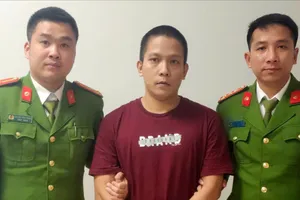 Bị can truy nã bị bắt khi vừa từ Myanmar về sân bay Nội Bài