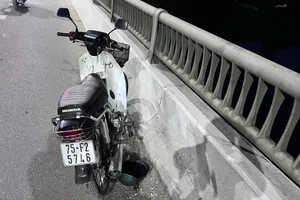 Nhân viên ngân hàng dũng cảm lao xuống sông Hương cứu người đuối nước