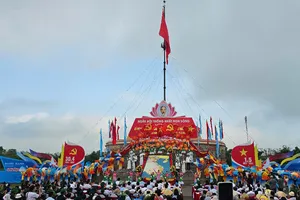 Xúc động Lễ Thượng cờ 'Thống nhất non sông' tại Đôi bờ Hiền Lương - Bến Hải