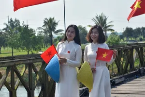 Nhiều người tham quan di tích đôi bờ Hiền Lương - Bến Hải dịp Lễ 30-4