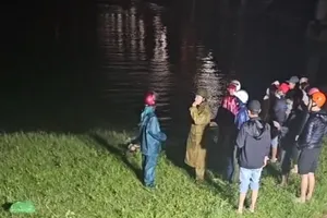 Người mẹ trẻ ôm con gái 1 tuổi nhảy xuống sông Hương