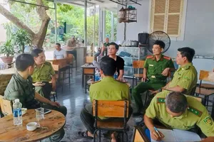 Khách uống cà phê mang theo chim phải xuất trình những giấy tờ gì?