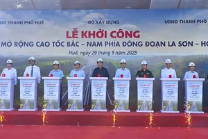 Khởi công mở rộng cao tốc đoạn La Sơn - Hòa Liên hơn 3.000 tỉ đồng