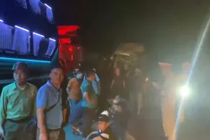 Tai nạn giữa 3 xe khách đoạn qua TP Huế