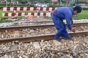 CSGT cùng ngành đường sắt đồng loạt xóa lối đi tự mở ở Huế