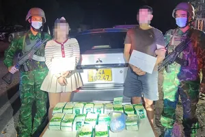 Bắt giữ cặp đôi người Lào vận chuyển 17kg ma túy