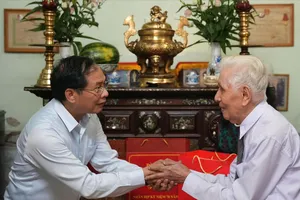 Phó Thủ tướng Bùi Thanh Sơn tri ân, thăm người có công ở Huế