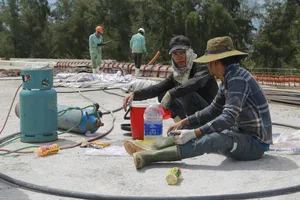 Cầu vượt cửa biển dài nhất miền Trung chạy đua về đích