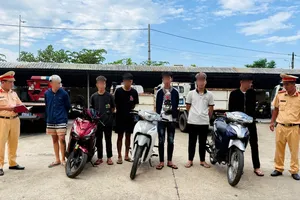 Triệu tập 6 thiếu niên mang hung khí, điều khiển xe lạng lách ở Huế