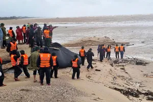 Nóng: 2 tàu cá TP.HCM gặp nạn khi vào trú bão ở Quảng Trị