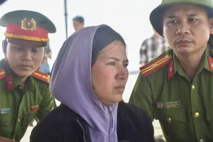 Nỗi đau ở lại sau bão số 10: Người thân khắc khoải ngóng chờ tin thuyền viên mất tích