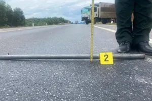 Hàng loạt bất cập có thể gây tai nạn chết người trên cao tốc Cam Lộ-La Sơn