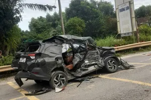 Vụ ô tô va chạm xe đầu kéo: Tài xế xe con tử vong