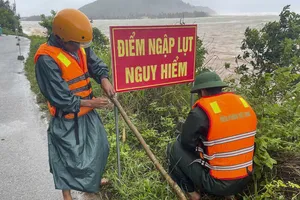 Bờ biển ở Huế sạt lở nghiêm trọng, 70 hộ dân nguy cơ bị cô lập