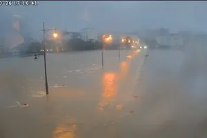 Học sinh toàn TP Huế nghỉ học ngày 27-10 do mưa lớn