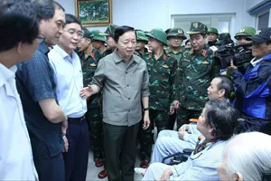 Phó Thủ tướng yêu cầu bảo đảm an toàn tuyệt đối cho bệnh nhân vùng lũ ở Huế