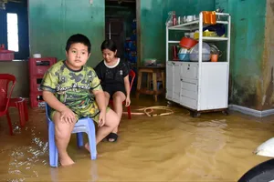 Phố cổ Bao Vinh 'oằn mình' sau trận lũ lịch sử
