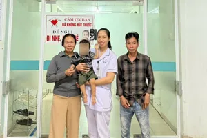 Nữ điều dưỡng cứu sống bé gái 19 tháng tuổi ngưng tim do đuối nước