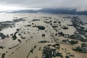 Flycam ghi cảnh nước bủa vây rốn lũ Hòa Thịnh, Đắk Lắk