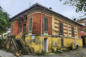 Căn biệt thự cổ 'thần đèn' bảo di dời được, TP Huế lại lo mất an toàn