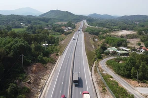 Cao tốc Cam Lộ - La Sơn chính thức mở rộng lên 4 làn xe hoàn chỉnh