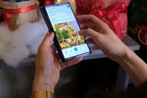 Sắp tới Giáng sinh, cây thông Noel mini đắt hàng trên chợ mạng