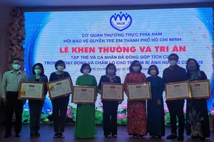 MC Quyền Linh nghẹn ngào nhớ lại những ngày cùng bà con chống COVID-19