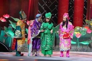 Bánh mỳ, ngoáy mũi test COVID... vào Táo Quân 2022