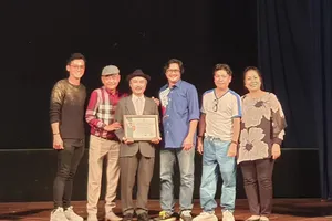 NSND Hồng Vân thích thú với diễn xuất của chàng diễn viên trẻ giống NSND Việt Anh 