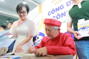 Giáo sư Phan Văn Trường mách bạn trẻ cách trở thành công dân toàn cầu